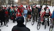 Полиция пресекла велопробег Дедов Морозов и Снегурочек в С-Петербурге