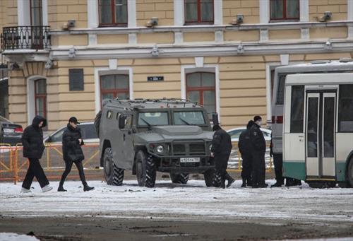 Центр Петербурга в заборах и погонах – новая нормальность?