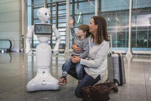 Lufthansa и аэропорт Мюнхена выпустили к пассажирам робота.