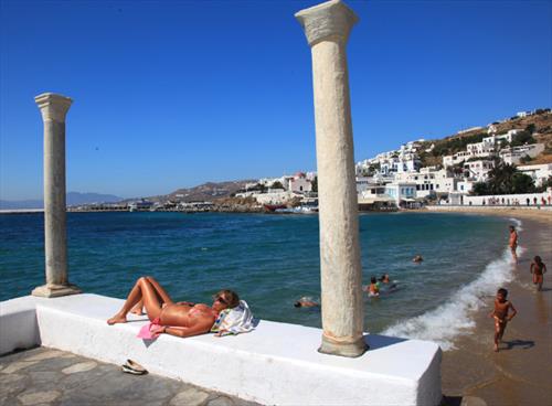 Греция обрушит на туристов повышенный налог