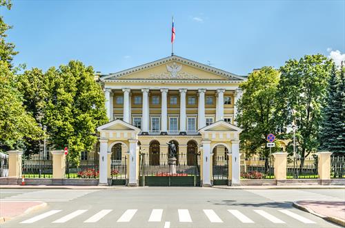 Исследование по заказу Смольного удвоило число туристов в С-Петербурге