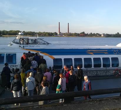 Стартовал водный маршрут С-Петербург - Кронштадт