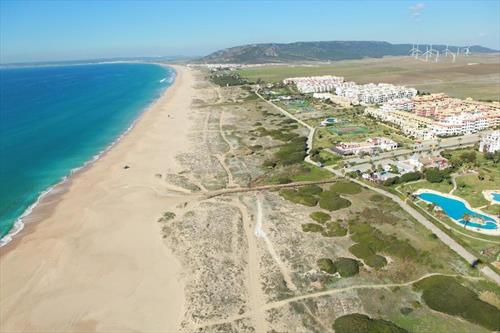 Обезумившие чиновники залили пляжи Испании хлоркой