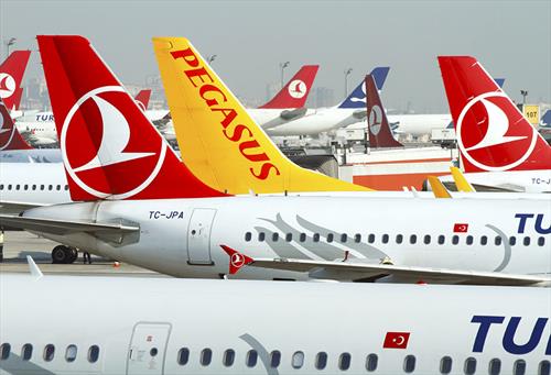 Две крупнейшие авиакомпании Турции несут потери, но готовы к выживанию