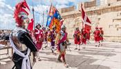 Красочный парад In Guardia – на Мальте
