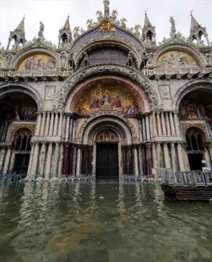 Венецию залил «сосед сверху»