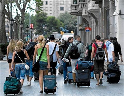 Ограничить число туристов, посещающих Барселону