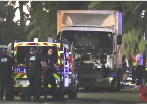 Террористом за рулем грузовика был выходец из Туниса