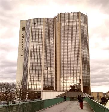 В центре внимания - самый большой отель в Праге