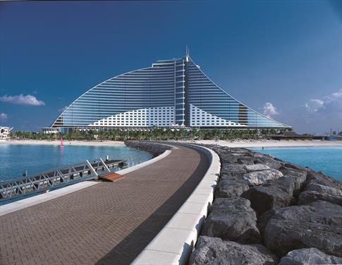 Jumeirah Beach Hotel  пять месяцев не будет принимать гостей