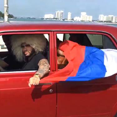 Арестовали с российским флагом
