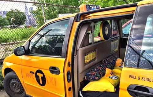 За деньги в такси можно спать