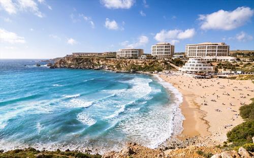 На Мальте места хватает всем любителям пляжного отдыха