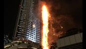 В Дубае мощно вспыхнул небоскреб