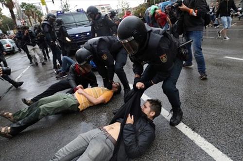В Барселоне открыта стрельба резиновыми пулями