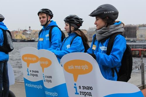 На улицы С-Петербурга выкатили волонтеры на сегвеях