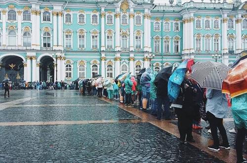 Эрмитаж начнет показывать очередь онлайн