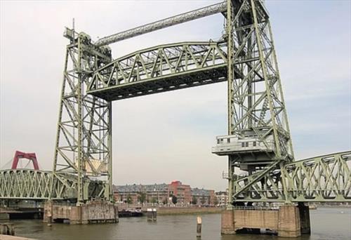 В Роттердаме разберут исторический мост ради яхты американского миллиардера