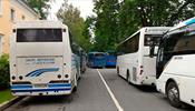 Экскурсионным автобусам разрешили бесплатно стоять у музея-заповедника «Петергоф»