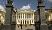 Русский музей почти догнал Лувр