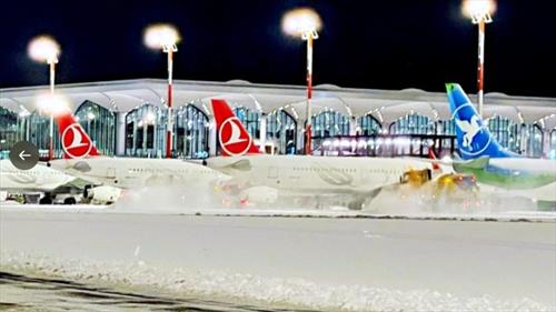 Аэропорт Стамбула пришлось закрыть