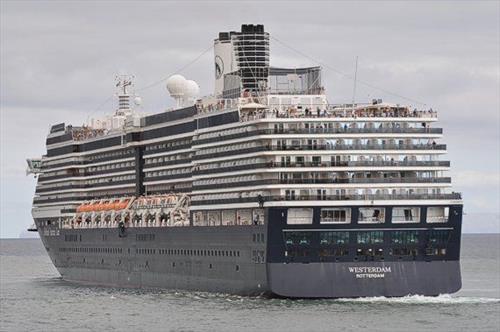 Япония не пустила в порт лайнер Westerdam компании Holland America Line