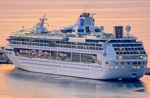 Royal Caribbean избавляется от круизного лайнера