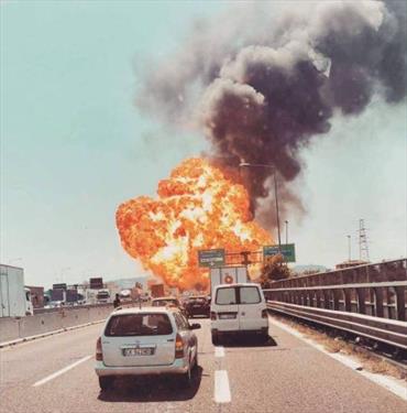Мощный взрыв у аэропорта Болоньи
