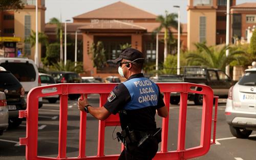 Туристы заблокированы в отеле на Тенерифе